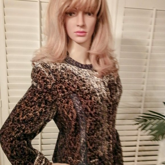 ElieTahari size Large Velvet very soft meterial/pockets adorned with lace. Chic - Picture 5 of 7